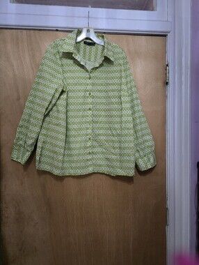 Jones New York Green Patterned Button-Up Blouse